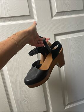 Universal Thread Black Platform Mary Jane Clogs with Wood-Look Heel
